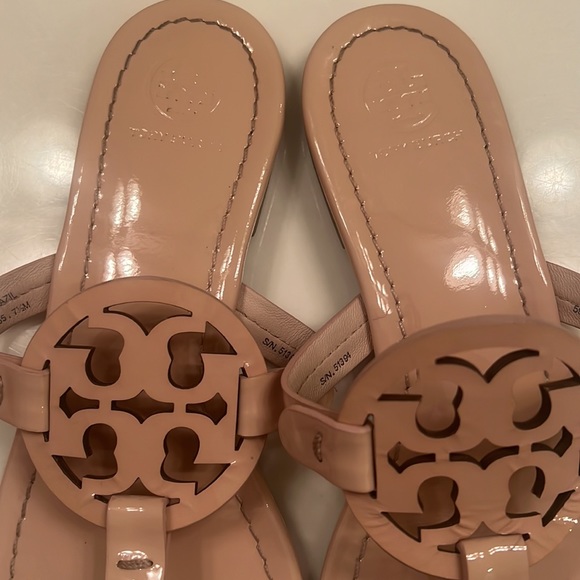 Tory Burch soft patent seashell pink sandals - Picture 3 of 9